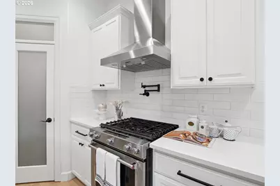 10984 NW Sarah Ln, Portland, OR 97229 - Photo 14