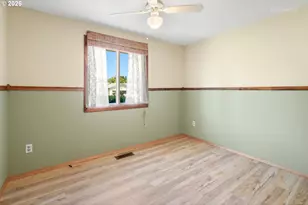 292 NW Merle Dr, Hillsboro, OR 97124 - Photo 24