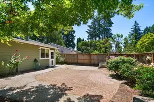 292 NW Merle Dr, Hillsboro, OR 97124 - Photo 32