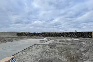 851 NE Laurel Springs Dr, Hermiston, OR 97838 - Photo 1