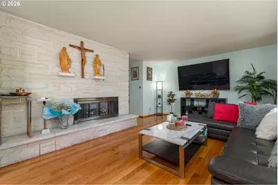 2042 SE 138th Ave, Portland, OR 97233 - Photo 8