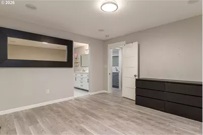 2042 SE 138th Ave, Portland, OR 97233 - Photo 28
