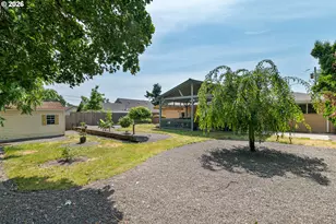 2042 SE 138th Ave, Portland, OR 97233 - Photo 36