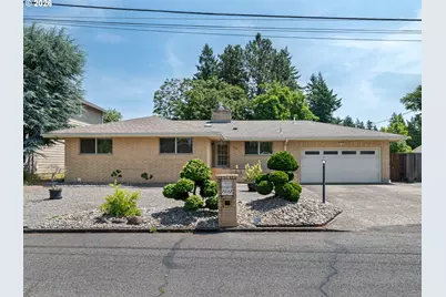 2042 SE 138th Ave, Portland, OR 97233 - Photo 2