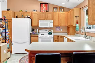 87555 Muse Dr, Veneta, OR 97487 - Photo 6