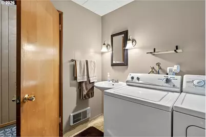 14335 SE Macduffee Ct, Portland, OR 97233 - Photo 14