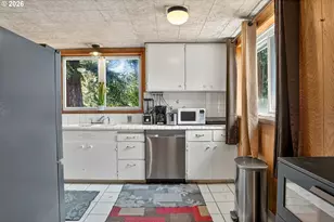 14335 SE Macduffee Ct, Portland, OR 97233 - Photo 10