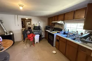 813 NE Broadway St, Myrtle Creek, OR 97457 - Photo 4