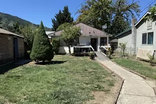 813 NE Broadway St, Myrtle Creek, OR 97457 - Photo 2