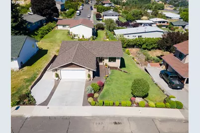 2111 View Ct, The Dalles, OR 97058 - Photo 4