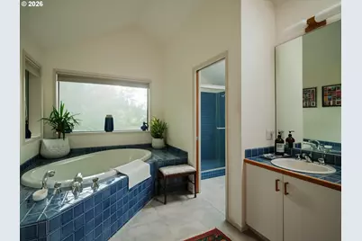 4810 SW Dosch Park Ln, Portland, OR 97239 - Photo 32