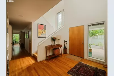 4810 SW Dosch Park Ln, Portland, OR 97239 - Photo 4