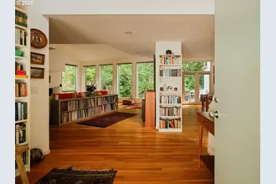 4810 SW Dosch Park Ln, Portland, OR 97239 - Photo 8