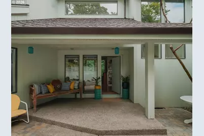 4810 SW Dosch Park Ln, Portland, OR 97239 - Photo 2