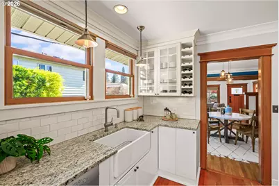 2023 SE Pine St, Portland, OR 97214 - Photo 16