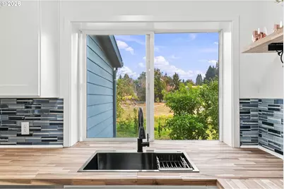 146 D St, Woodburn, OR 97071 - Photo 10
