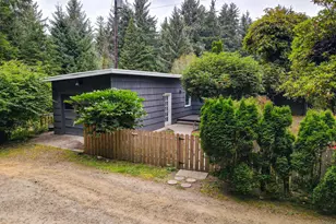 85690 Cherry St, Florence, OR 97439 - Photo 6