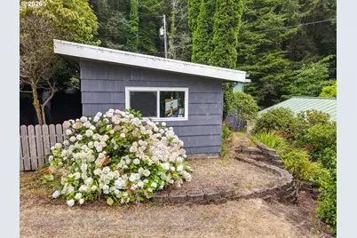 85690 Cherry St, Florence, OR 97439 - Photo 44