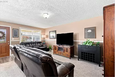 1323 Garden Way, Woodburn, OR 97071 - Photo 8