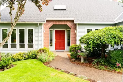 2647 SW Sylvania Ter, Portland, OR 97219 - Photo 4