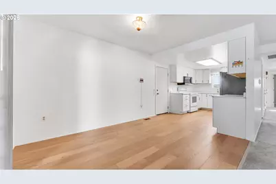16710 SW Queen Anne Ave, Portland, OR 97224 - Photo 8