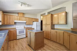 1699 N Terry St, Eugene, OR 97402 - Photo 8