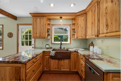 10030 NE Skidmore St, Portland, OR 97220 - Photo 20