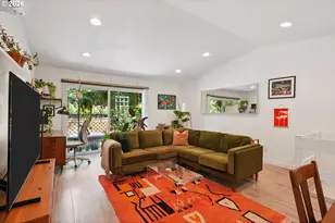 4594 SW Caldew St, Portland, OR 97219 - Photo 2