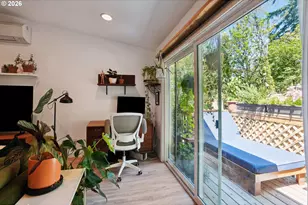 4594 SW Caldew St, Portland, OR 97219 - Photo 14