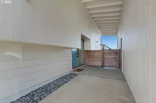 907 E 18th St, The Dalles, OR 97058 - Photo 16