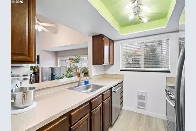 10217 SW Trapper Ter, Beaverton, OR 97008 - Photo 4