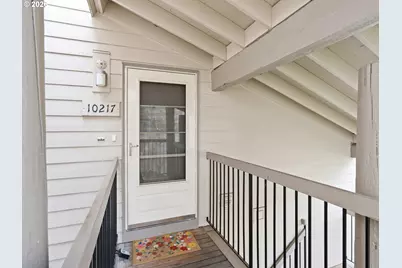 10217 SW Trapper Ter, Beaverton, OR 97008 - Photo 2