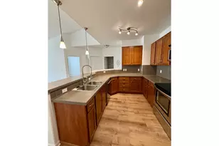 595 NW Lost Springs Terrace, Portland, OR 97229 - Photo 4