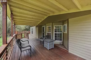 925 E 3rd St, Coquille, OR 97423 - Photo 6