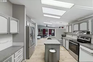 925 E 3rd St, Coquille, OR 97423 - Photo 22