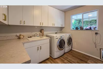 2233 Linnell Ave, Roseburg, OR 97471 - Photo 12