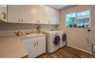 2233 Linnell Ave, Roseburg, OR 97471 - Photo 12