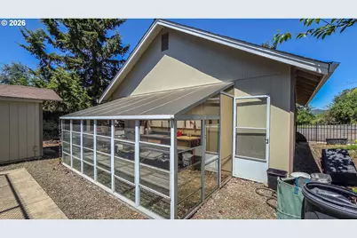 2233 Linnell Ave, Roseburg, OR 97471 - Photo 36