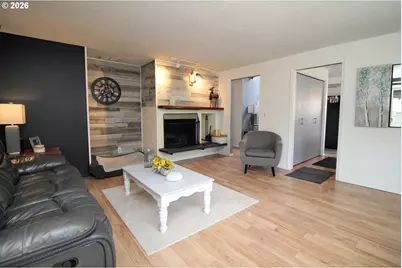 385 S Cherry Dr, Cornelius, OR 97113 - Photo 6