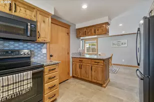 1604 Limpus Ln, Forest Grove, OR 97116 - Photo 12
