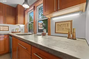 223 N Ivy St, Portland, OR 97227 - Photo 18