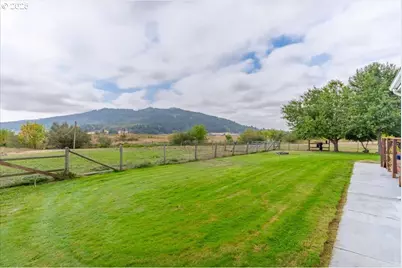 36280 Airport Dr, Lebanon, OR 97355 - Photo 2