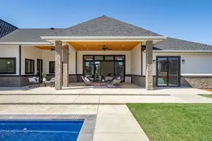 2110 SW Homer Ross Loop, McMinnville, OR 97128 - Photo 2