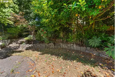 1627 SW Troy St, Portland, OR 97219 - Photo 28