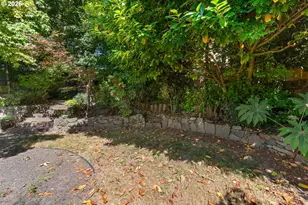 1627 SW Troy St, Portland, OR 97219 - Photo 28