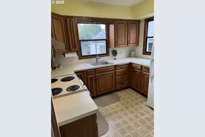 7135 N Olin Ave, Portland, OR 97203 - Photo 8