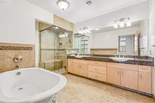 821 NW 11th Ave, Portland, OR 97209 - Photo 24
