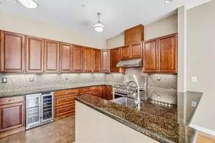 821 NW 11th Ave, Portland, OR 97209 - Photo 8