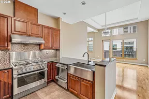 821 NW 11th Ave, Portland, OR 97209 - Photo 10