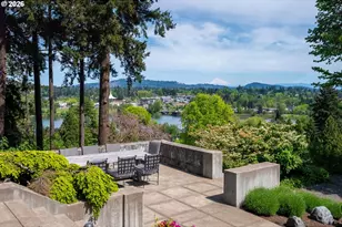 11648 S Military Ln, Portland, OR 97219 - Photo 4